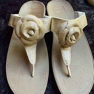 Fitflop Gold glitter Floral Sandals